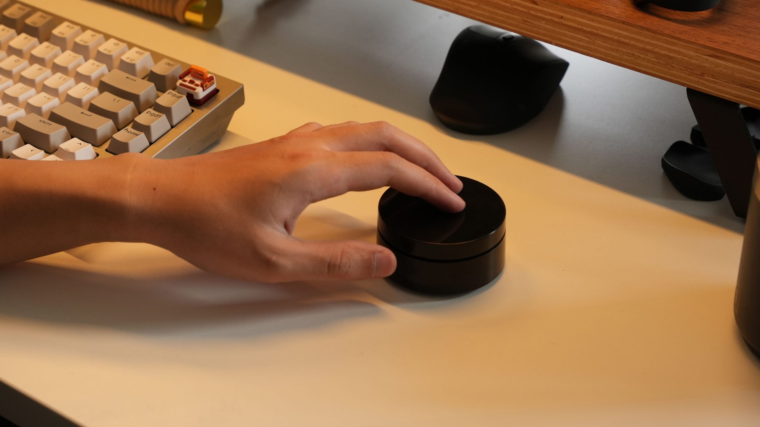 Đèn bàn LED HyperWork Luna DL01