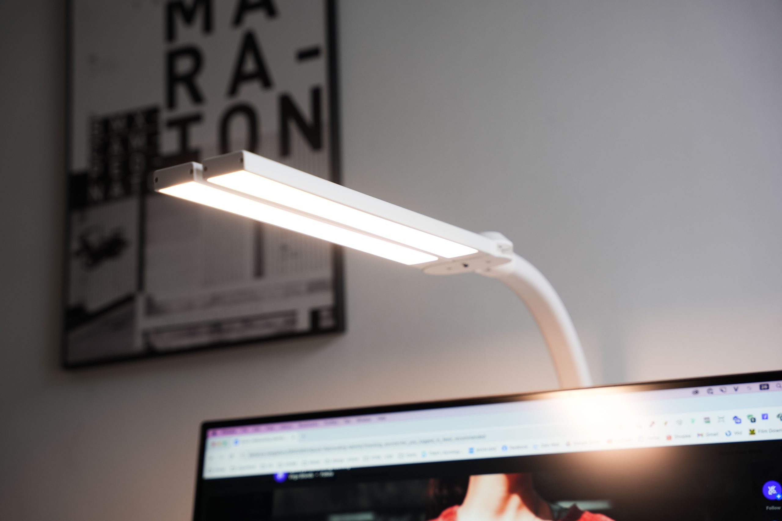 Đèn bàn LED HyperWork Luna DL01