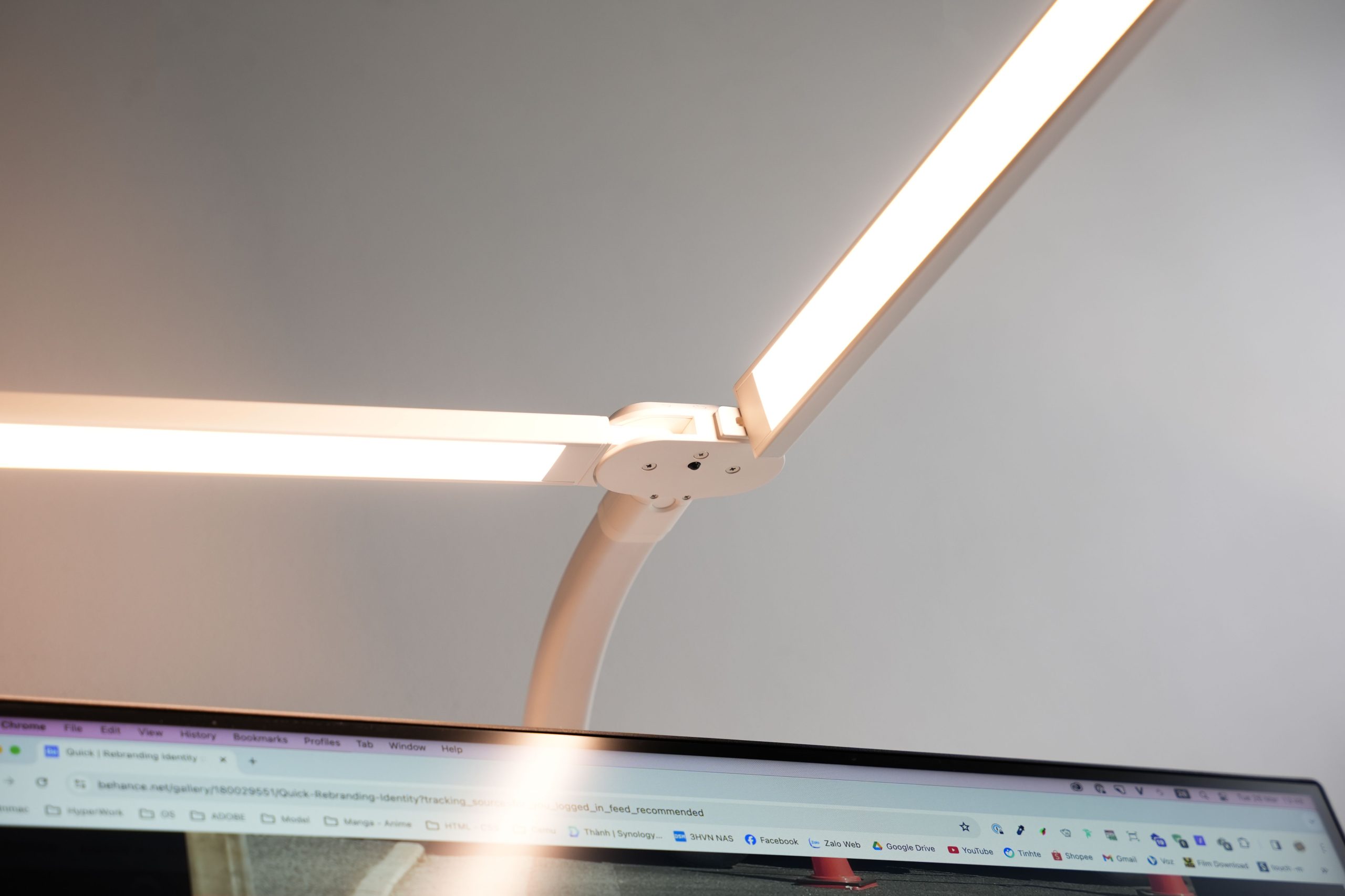 Đèn bàn LED HyperWork Luna DL01