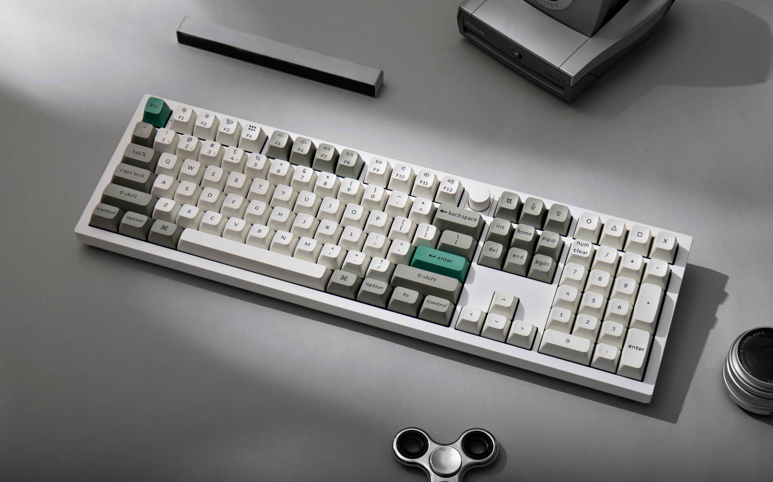 Bàn Phím Cơ Không Dây Keychron Q6 Max Shell White RGB Knob Hotswap (Gateron Sw)