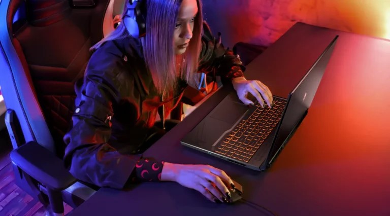 Laptop Acer Gaming Nitro V 16 ProPanel ANV16-41-R6ZY NH.QP2SV.002 (Ryzen 5-8645HS | 16GB | 512GB | RTX 3050 6GB | Win 11 Home)