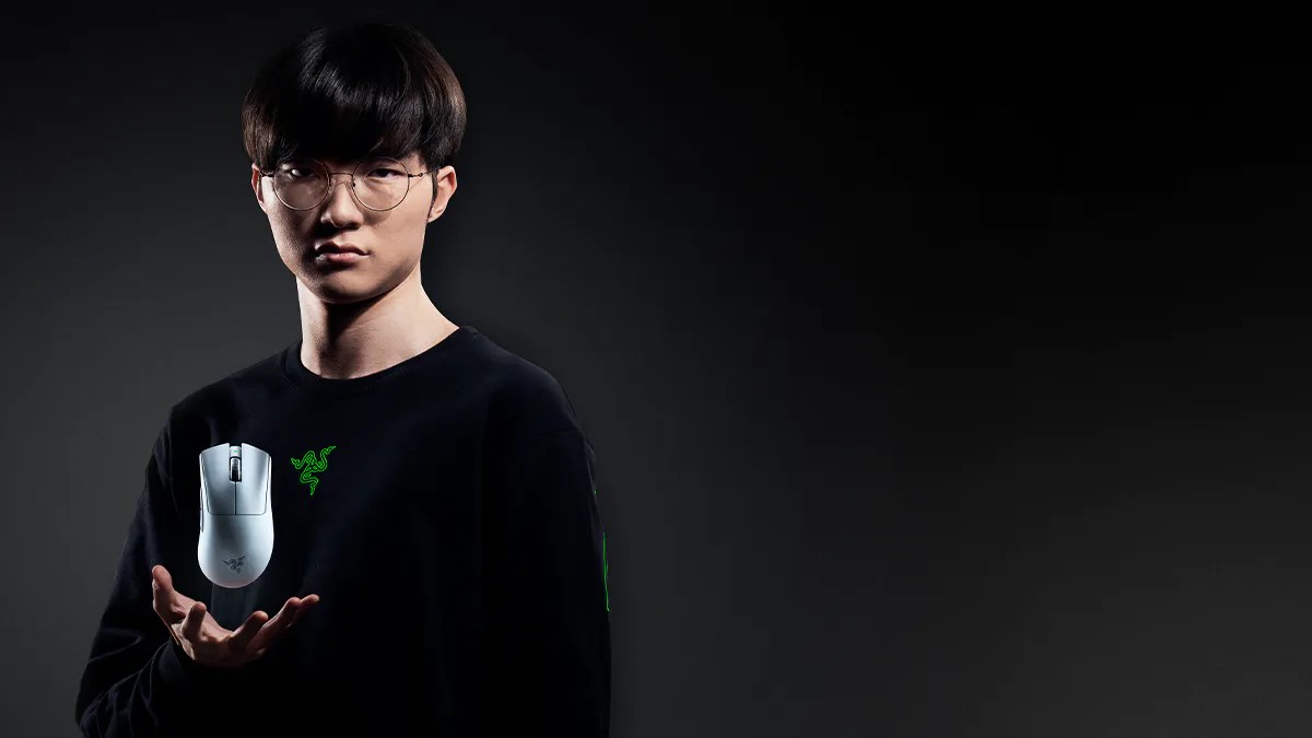 Chuột Gaming không dây Razer DeathAdder V3 Pro + HyperPolling Wireless Dongle Bundle