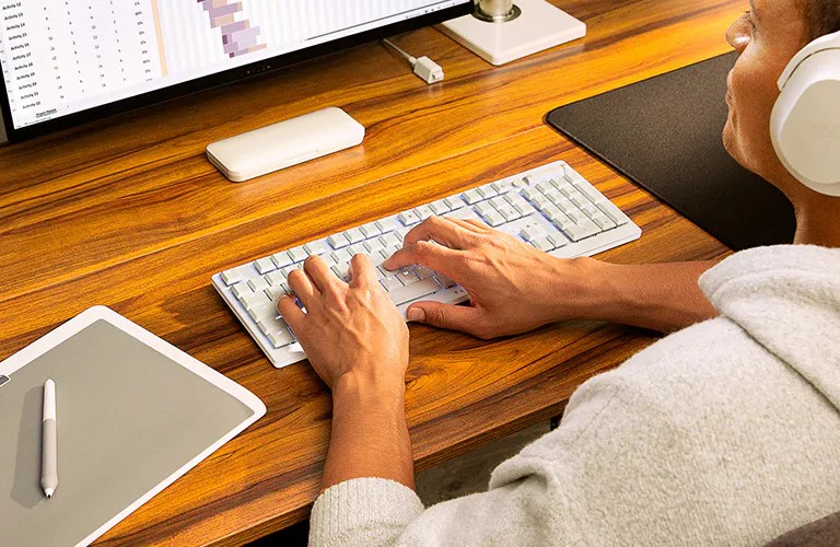 Bàn phím cơ Razer DeathStalker V2 Pro White Edition - Clicky Purple Switch